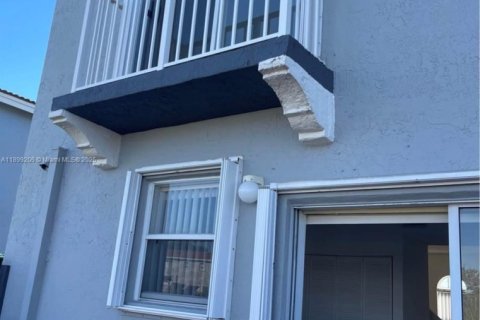 Снять в аренду таунхаус в Дорал, Флорида 3 спальни, 128.21м2, № 1951175 - фото 7