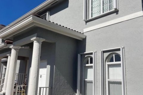 Снять в аренду таунхаус в Дорал, Флорида 3 спальни, 128.21м2, № 1951175 - фото 6