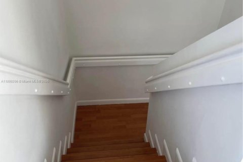 Снять в аренду таунхаус в Дорал, Флорида 3 спальни, 128.21м2, № 1951175 - фото 19