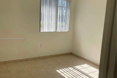 Снять в аренду таунхаус в Дорал, Флорида 3 спальни, 128.21м2, № 1951175 - фото 29