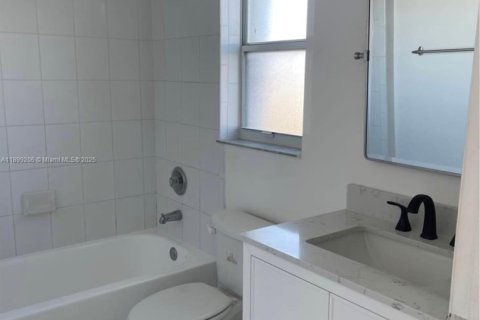 Снять в аренду таунхаус в Дорал, Флорида 3 спальни, 128.21м2, № 1951175 - фото 26