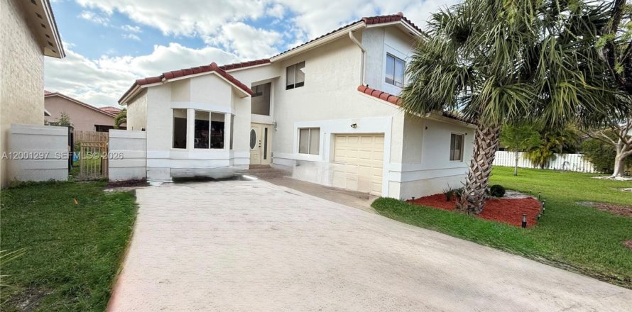 Villa ou maison à Hialeah, Floride 4 chambres, 168.34 m2 № 2068248