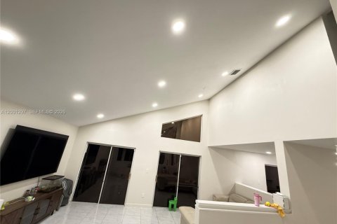 Villa ou maison à vendre à Hialeah, Floride: 4 chambres, 168.34 m2 № 2068248 - photo 13
