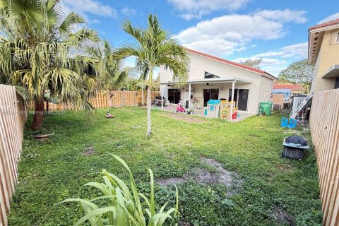 Villa ou maison à vendre à Hialeah, Floride: 4 chambres, 168.34 m2 № 2068248 - photo 9