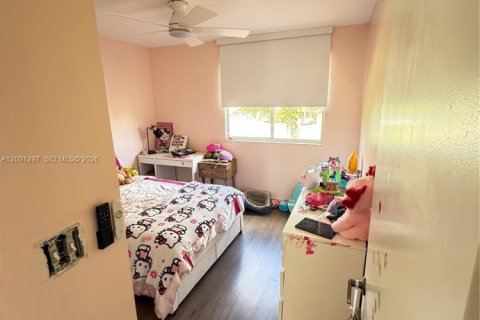 Villa ou maison à vendre à Hialeah, Floride: 4 chambres, 168.34 m2 № 2068248 - photo 25