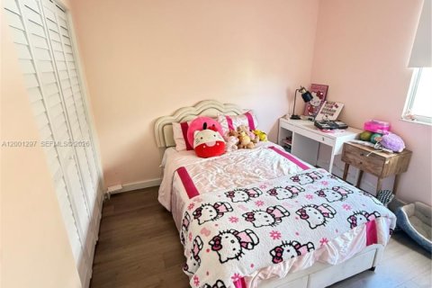 Villa ou maison à vendre à Hialeah, Floride: 4 chambres, 168.34 m2 № 2068248 - photo 24