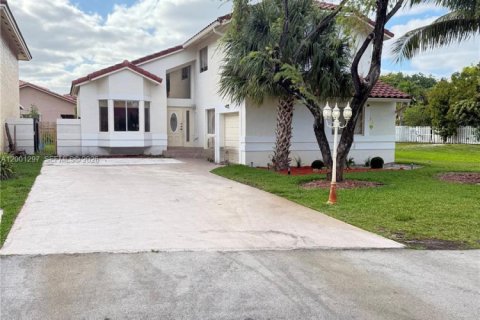 Villa ou maison à vendre à Hialeah, Floride: 4 chambres, 168.34 m2 № 2068248 - photo 6
