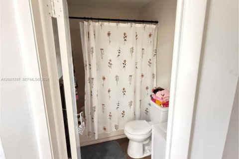 Villa ou maison à vendre à Hialeah, Floride: 4 chambres, 168.34 m2 № 2068248 - photo 26