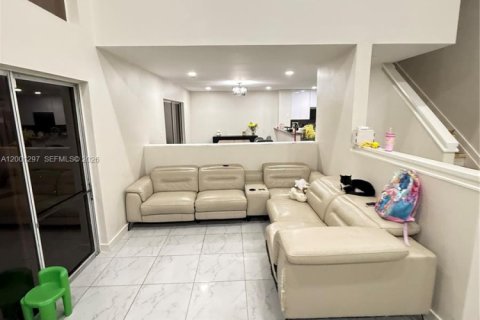 Villa ou maison à vendre à Hialeah, Floride: 4 chambres, 168.34 m2 № 2068248 - photo 16