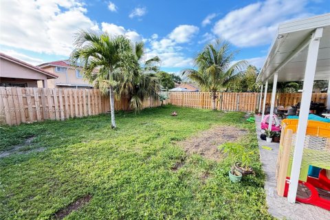 Villa ou maison à vendre à Hialeah, Floride: 4 chambres, 168.34 m2 № 2068248 - photo 11