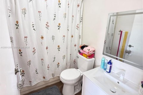 Villa ou maison à vendre à Hialeah, Floride: 4 chambres, 168.34 m2 № 2068248 - photo 21