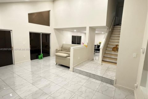 Villa ou maison à vendre à Hialeah, Floride: 4 chambres, 168.34 m2 № 2068248 - photo 19