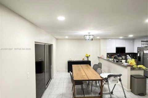 Villa ou maison à vendre à Hialeah, Floride: 4 chambres, 168.34 m2 № 2068248 - photo 15