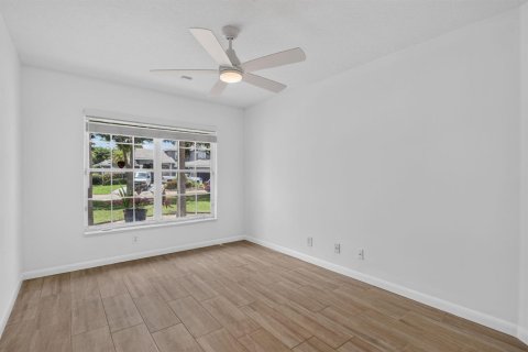 House in Coral Springs, Florida 4 bedrooms, 225.94 sq.m. № 2088100 - photo 23