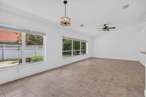 House in Coral Springs, Florida 4 bedrooms, 225.94 sq.m. № 2088100 - photo 15