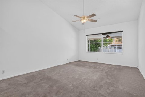 House in Coral Springs, Florida 4 bedrooms, 225.94 sq.m. № 2088100 - photo 26