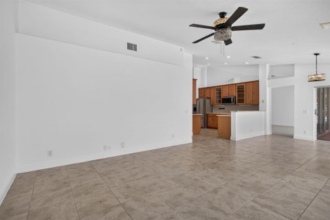 House in Coral Springs, Florida 4 bedrooms, 225.94 sq.m. № 2088100 - photo 17