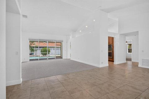 House in Coral Springs, Florida 4 bedrooms, 225.94 sq.m. № 2088100 - photo 7