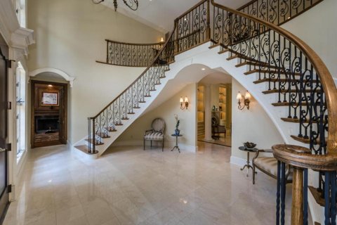 House in Palm Harbor, Florida 7 bedrooms, 568.28 sq.m. № 1341784 - photo 6
