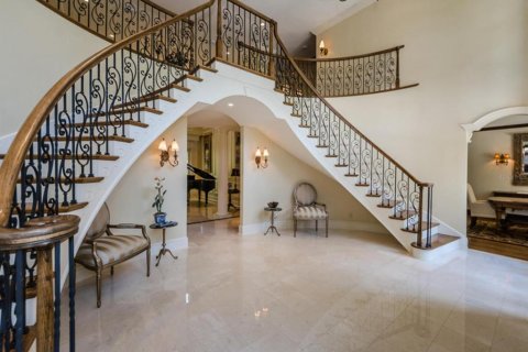 House in Palm Harbor, Florida 7 bedrooms, 568.28 sq.m. № 1341784 - photo 7