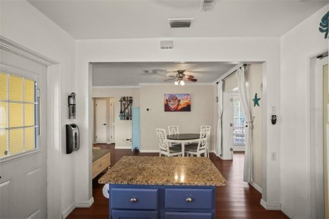 House in Clearwater, Florida 2 bedrooms, 116.59 sq.m. № 2378364 - photo 8