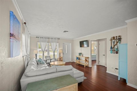 House in Clearwater, Florida 2 bedrooms, 116.59 sq.m. № 2378364 - photo 13