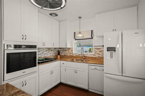 House in Clearwater, Florida 2 bedrooms, 116.59 sq.m. № 2378364 - photo 15