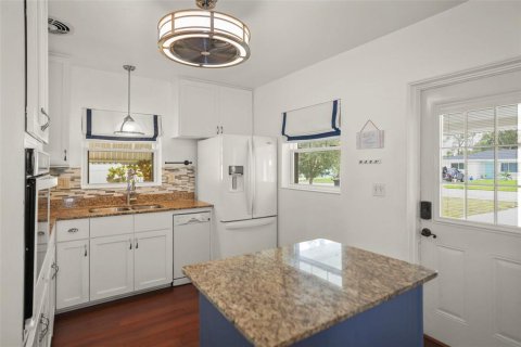 House in Clearwater, Florida 2 bedrooms, 116.59 sq.m. № 2378364 - photo 7