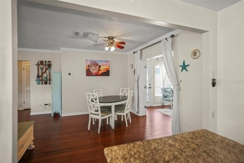 House in Clearwater, Florida 2 bedrooms, 116.59 sq.m. № 2378364 - photo 10