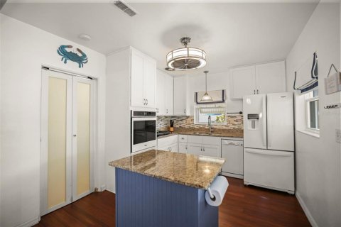House in Clearwater, Florida 2 bedrooms, 116.59 sq.m. № 2378364 - photo 14
