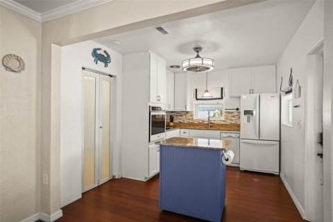 House in Clearwater, Florida 2 bedrooms, 116.59 sq.m. № 2378364 - photo 16