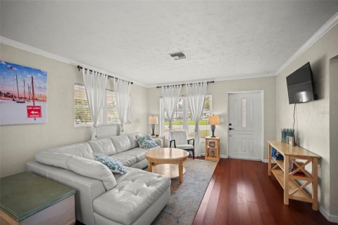 House in Clearwater, Florida 2 bedrooms, 116.59 sq.m. № 2378364 - photo 12