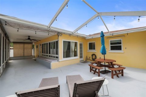 House in Clearwater, Florida 2 bedrooms, 116.59 sq.m. № 2378364 - photo 19