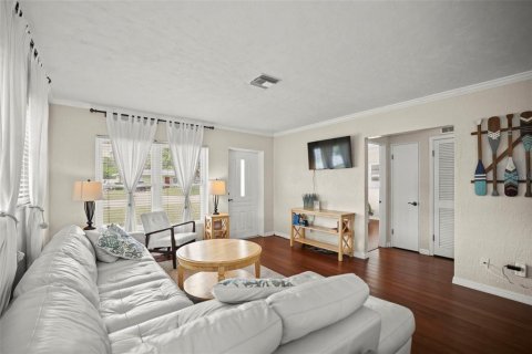 House in Clearwater, Florida 2 bedrooms, 116.59 sq.m. № 2378364 - photo 2