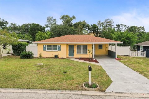 House in Clearwater, Florida 2 bedrooms, 116.59 sq.m. № 2378364