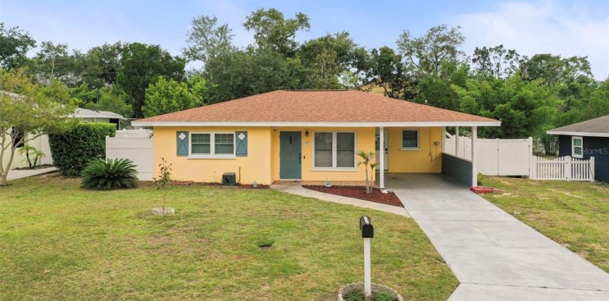 House in Clearwater, Florida 2 bedrooms, 116.59 sq.m. № 2378364