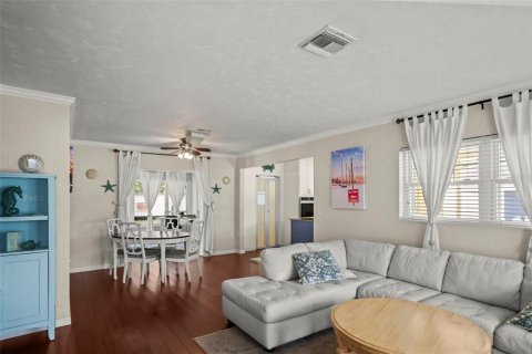 House in Clearwater, Florida 2 bedrooms, 116.59 sq.m. № 2378364 - photo 3