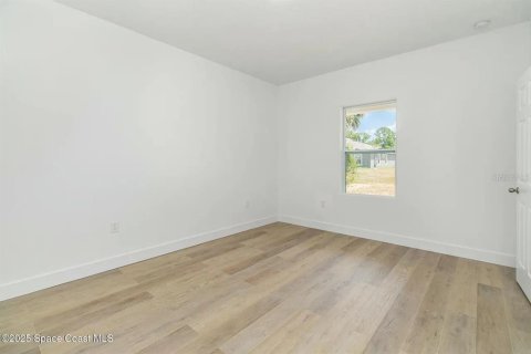 House in Palm Bay, Florida 4 bedrooms, 167.22 sq.m. № 2206132 - photo 10