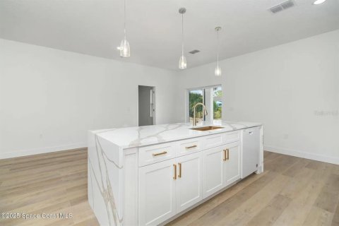 House in Palm Bay, Florida 4 bedrooms, 167.22 sq.m. № 2206132 - photo 6