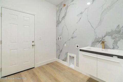 House in Palm Bay, Florida 4 bedrooms, 167.22 sq.m. № 2206132 - photo 17