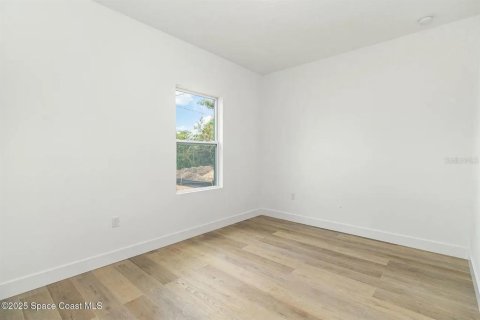 House in Palm Bay, Florida 4 bedrooms, 167.22 sq.m. № 2206132 - photo 13