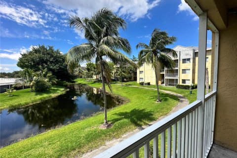 Condominio en Tamarac, Florida, 2 dormitorios  № 2057646