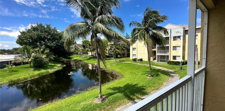 Condominio en Tamarac, Florida, 2 dormitorios  № 2057646