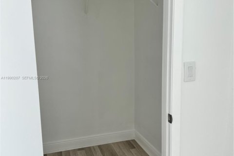 Condominio en alquiler en Tamarac, Florida, 2 dormitorios, 95.69 m2 № 2057646 - foto 5