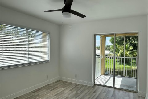 Condominio en alquiler en Tamarac, Florida, 2 dormitorios, 95.69 m2 № 2057646 - foto 4