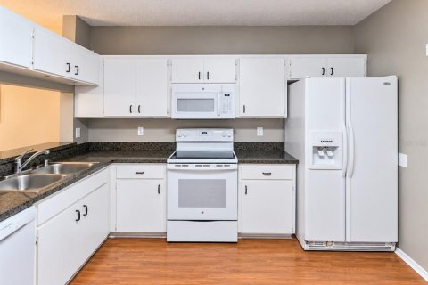 Touwnhouse à louer à Tampa, Floride: 2 chambres, 107.02 m2 № 2390930 - photo 9
