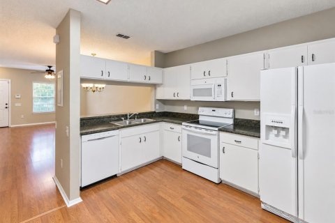 Touwnhouse à louer à Tampa, Floride: 2 chambres, 107.02 m2 № 2390930 - photo 8