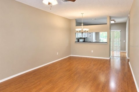 Touwnhouse à louer à Tampa, Floride: 2 chambres, 107.02 m2 № 2390930 - photo 3