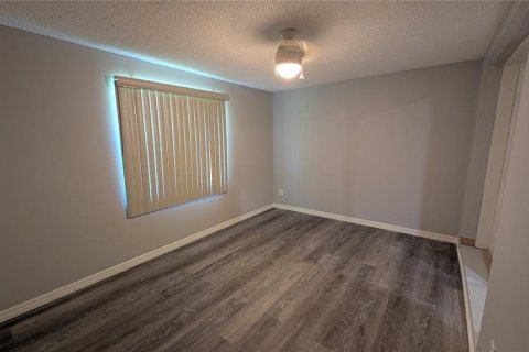 House in Dunedin, Florida 3 bedrooms, 107.58 sq.m. № 1853194 - photo 19