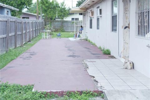 Immobilier commercial à vendre à Miami, Floride: 205.5 m2 № 2390140 - photo 21